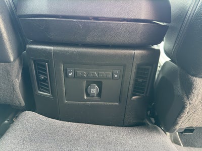 2018 RAM 1500 Laramie Crew Cab 4x4 5'7" Box