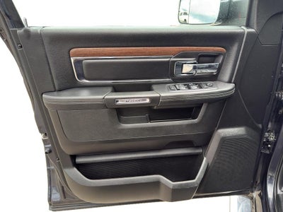 2018 RAM 1500 Laramie Crew Cab 4x4 5'7" Box