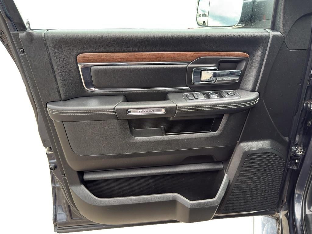 2018 RAM 1500 Laramie Crew Cab 4x4 5'7" Box