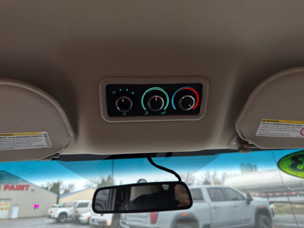 2023 Chevrolet Express Passenger 3500 1LS