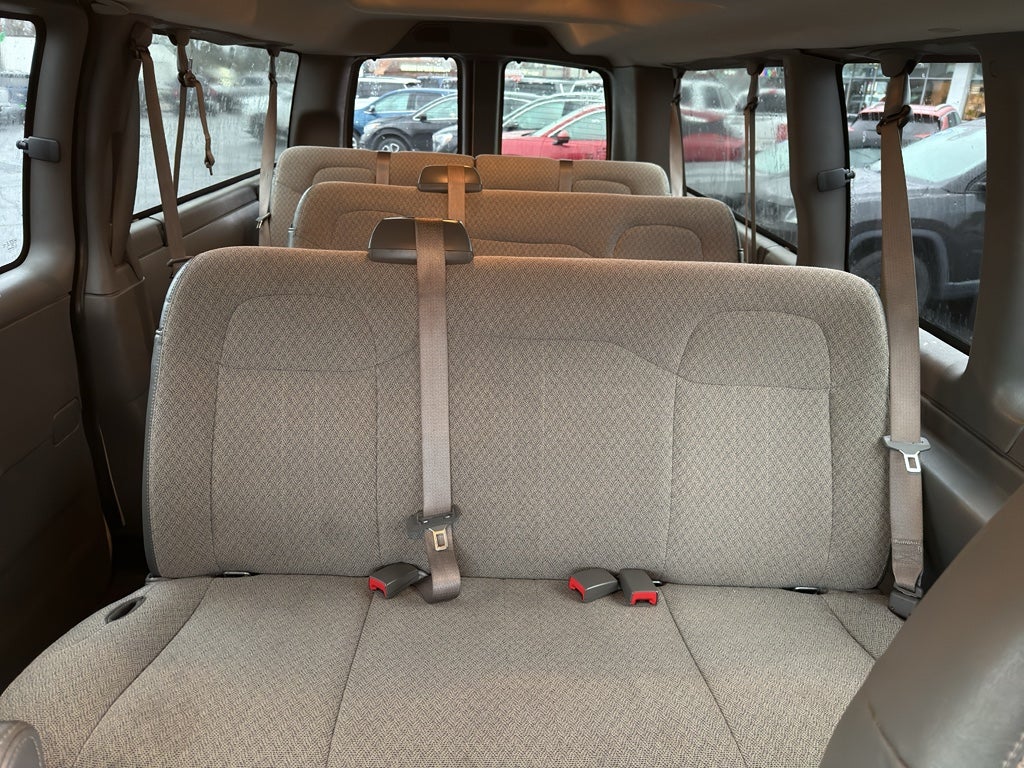 2023 Chevrolet Express Passenger 3500 1LS