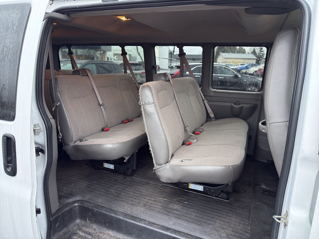2023 Chevrolet Express Passenger 3500 1LS