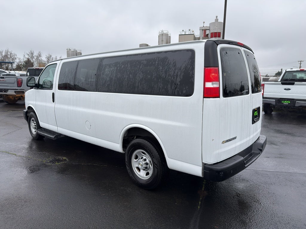 2023 Chevrolet Express Passenger 3500 1LS