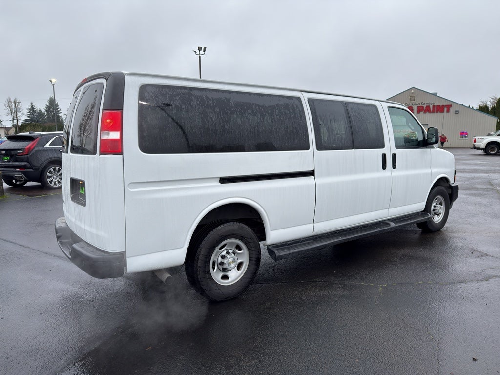 2023 Chevrolet Express Passenger 3500 1LS