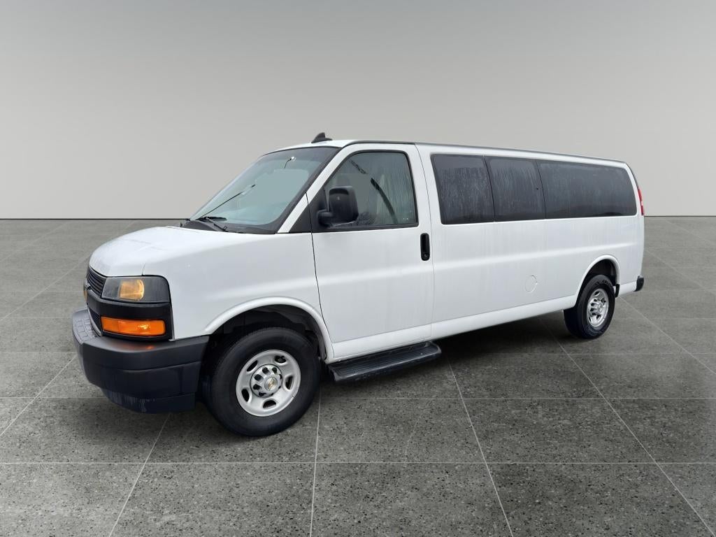 2023 Chevrolet Express Passenger 3500 1LS