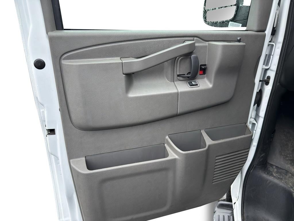 2023 Chevrolet Express Passenger 3500 1LS