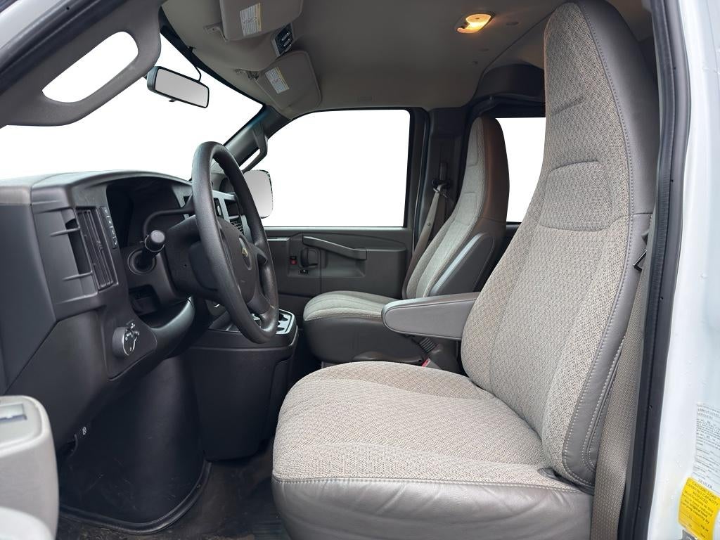 2023 Chevrolet Express Passenger 3500 1LS