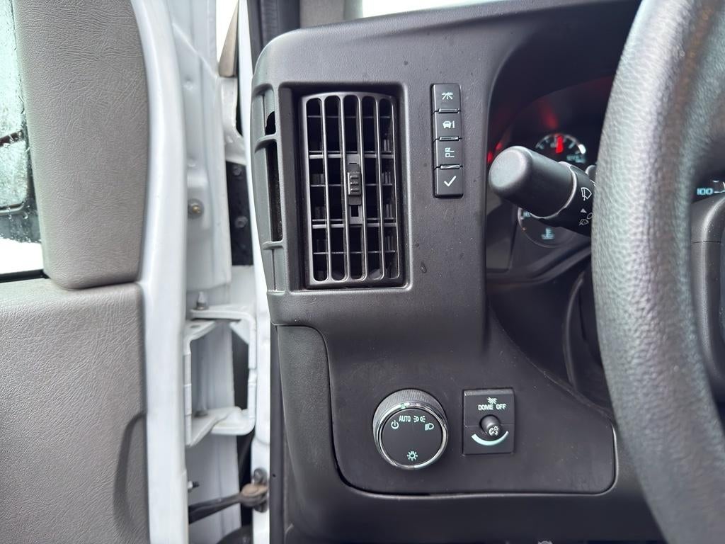 2023 Chevrolet Express Passenger 3500 1LS