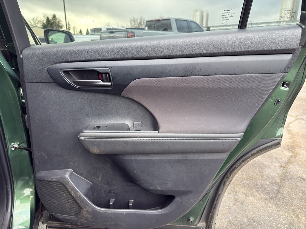 2023 Toyota Highlander Hybrid LE