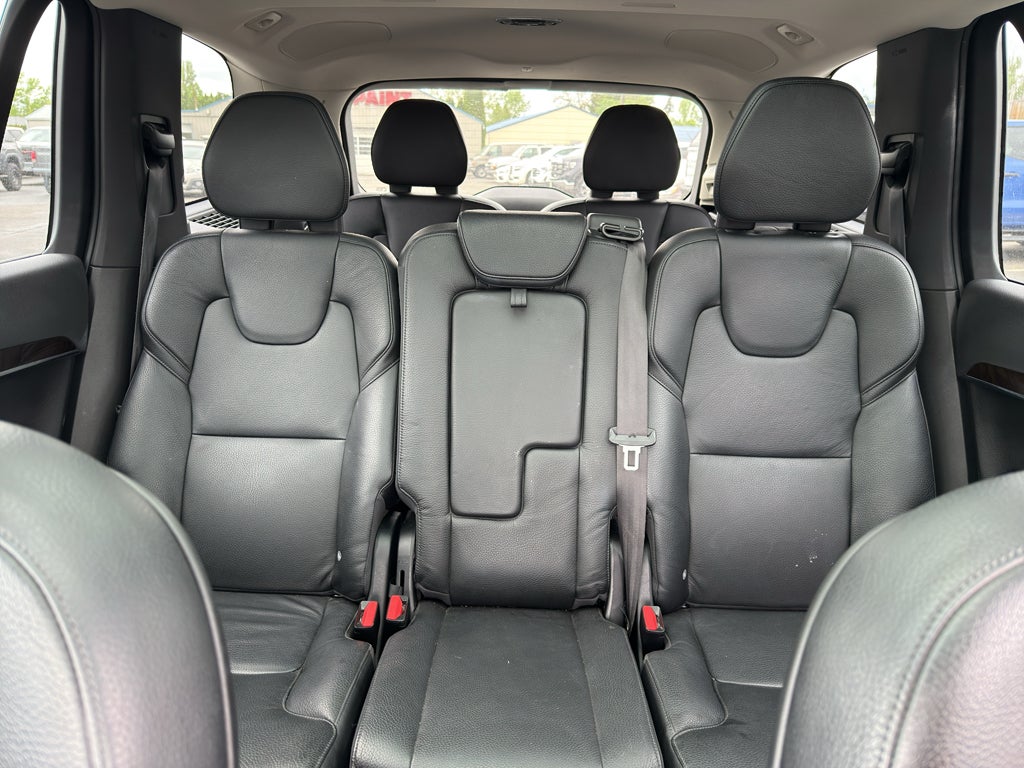 2016 Volvo XC90 T6 Momentum