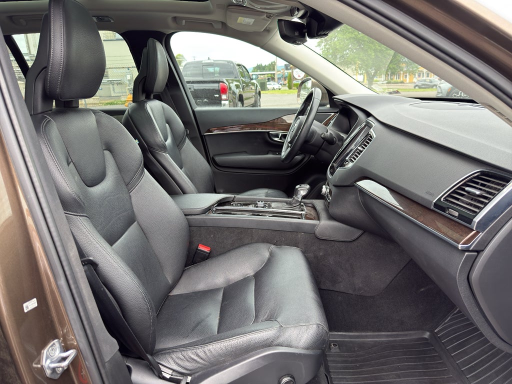 2016 Volvo XC90 T6 Momentum