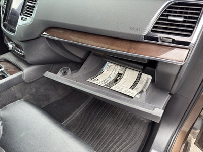 2016 Volvo XC90 T6 Momentum
