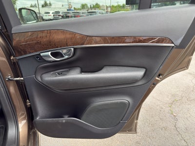 2016 Volvo XC90 T6 Momentum