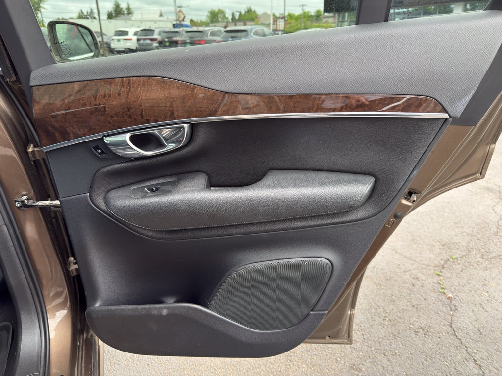 2016 Volvo XC90 T6 Momentum