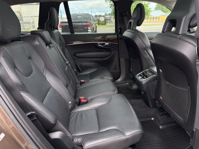 2016 Volvo XC90 T6 Momentum