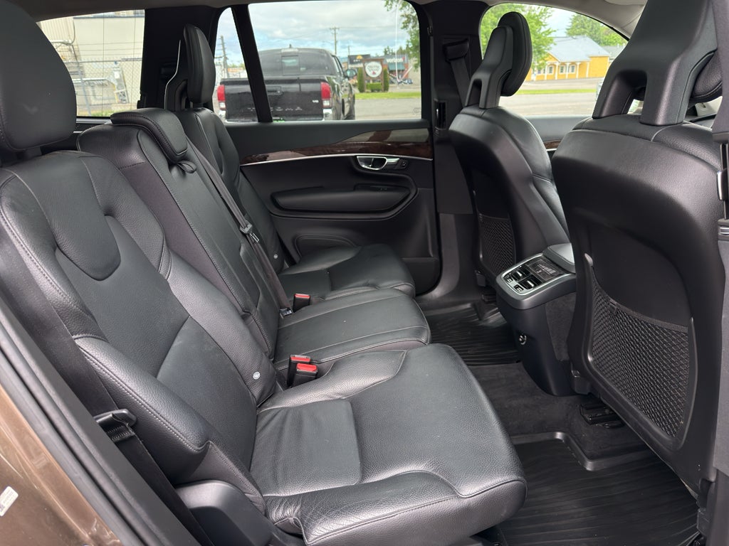 2016 Volvo XC90 T6 Momentum