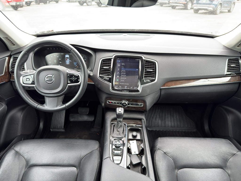 2016 Volvo XC90 T6 Momentum