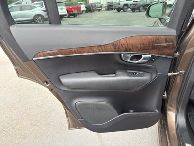 2016 Volvo XC90 T6 Momentum