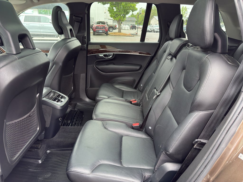 2016 Volvo XC90 T6 Momentum