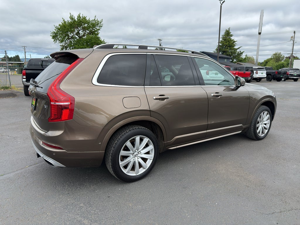 2016 Volvo XC90 T6 Momentum