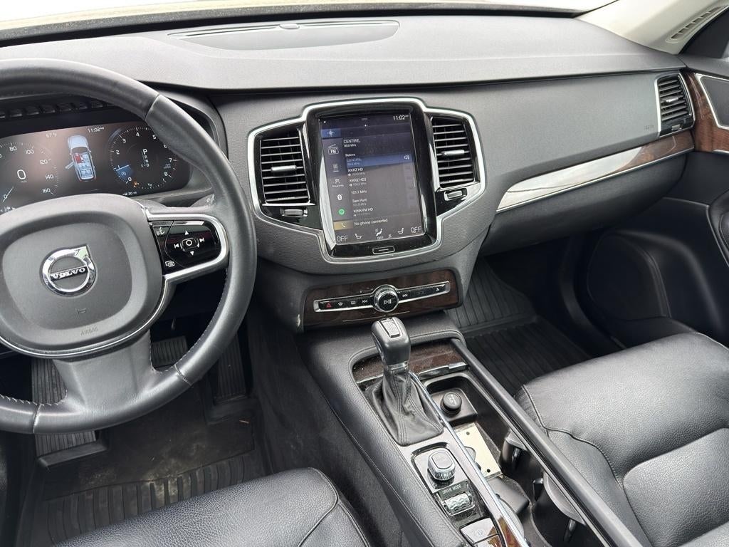 2016 Volvo XC90 T6 Momentum