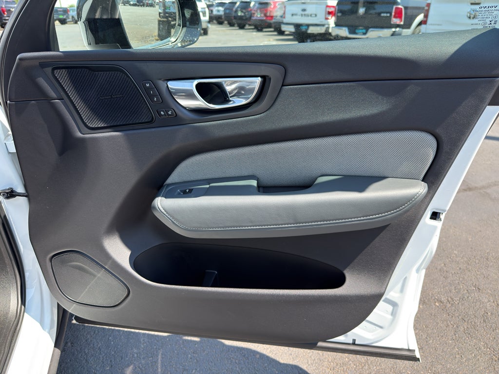 2020 Volvo XC60 T6 R-Design