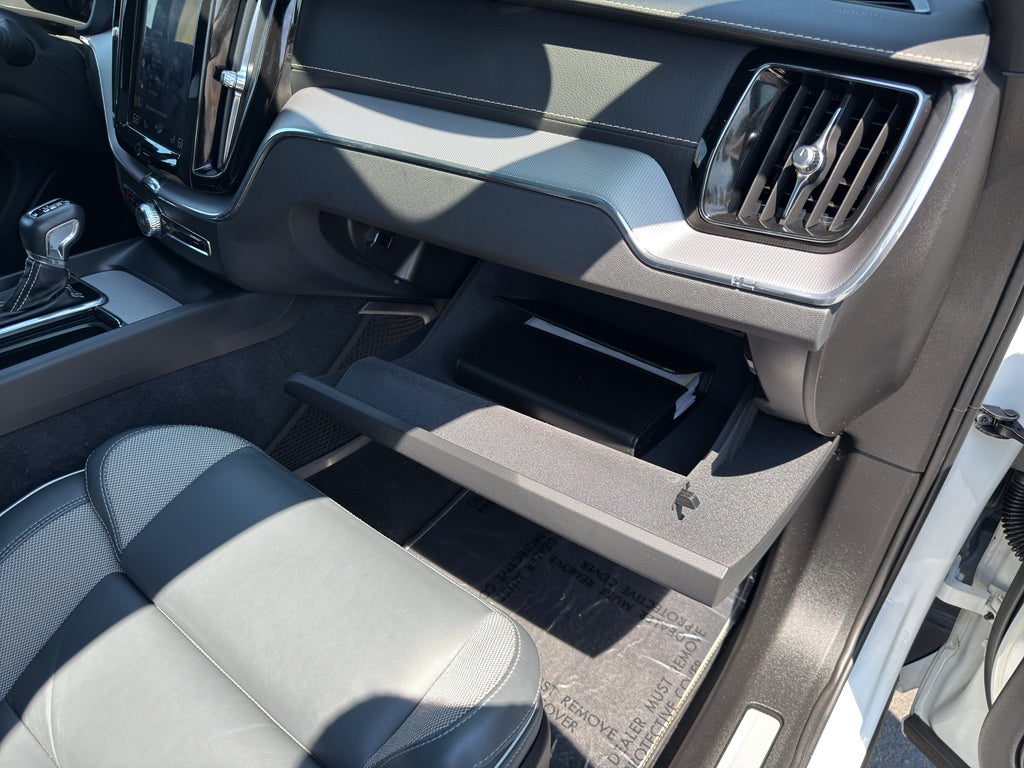 2020 Volvo XC60 T6 R-Design