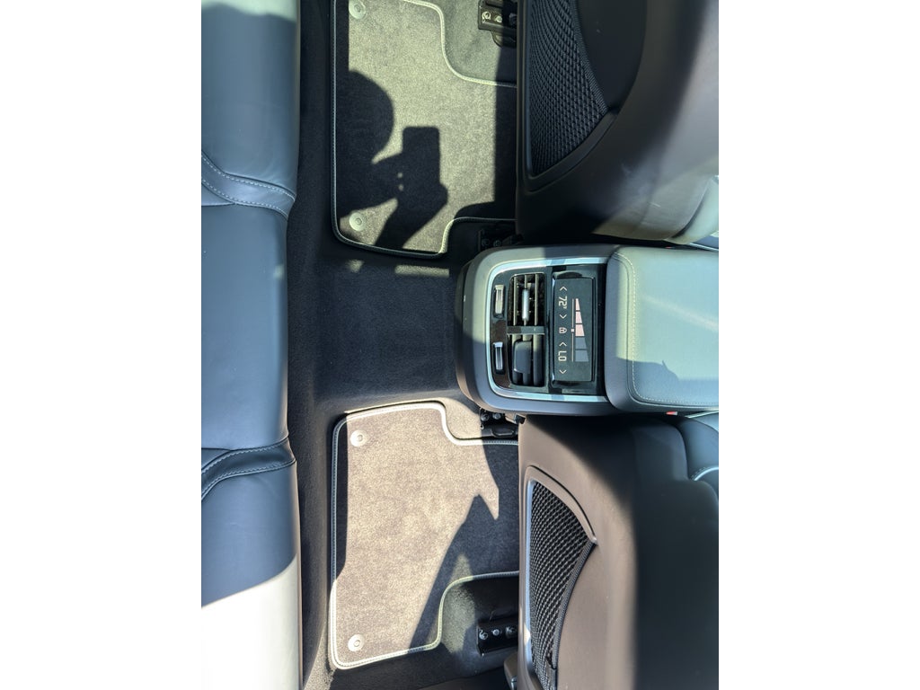 2020 Volvo XC60 T6 R-Design